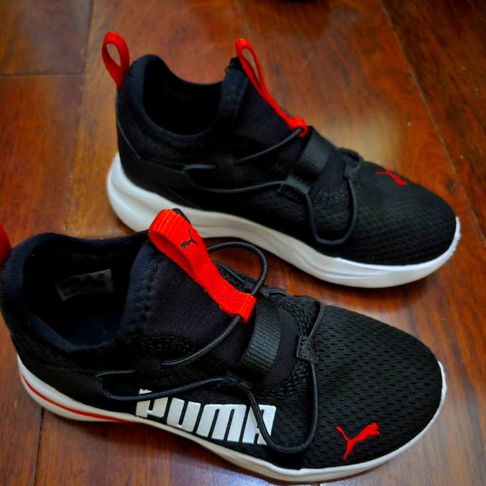 Kids Puma Black and Red Athletic Shoes Size 11